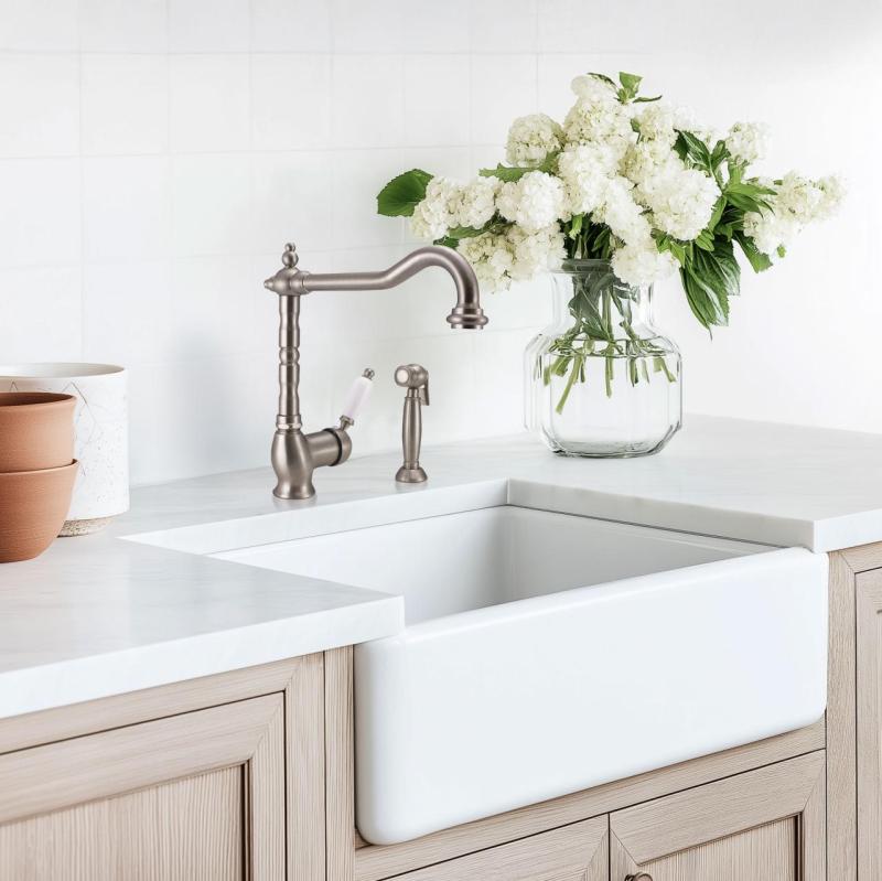 PB Nostalgische Küchenarmatur mit separater ausziehbarer Handbrause, Edelstahl