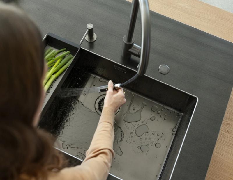 Franke Küchenarmatur Eos Neo mit ausziehbarem Brausekopf, PVD Gun Metal 115.0628.256