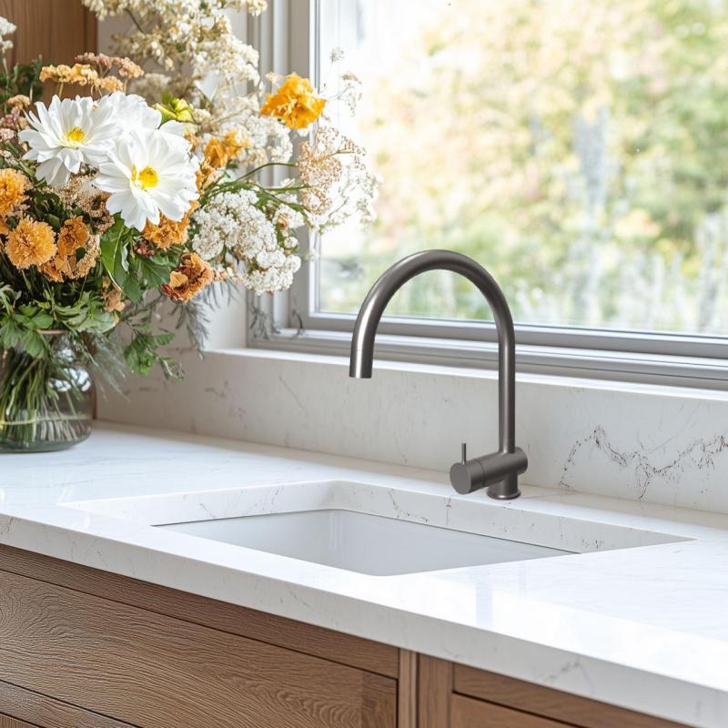 Waterevolution Flow Küchenmischarmatur PVD Gun Metal mit ausziehbarem Auslauf T155GME