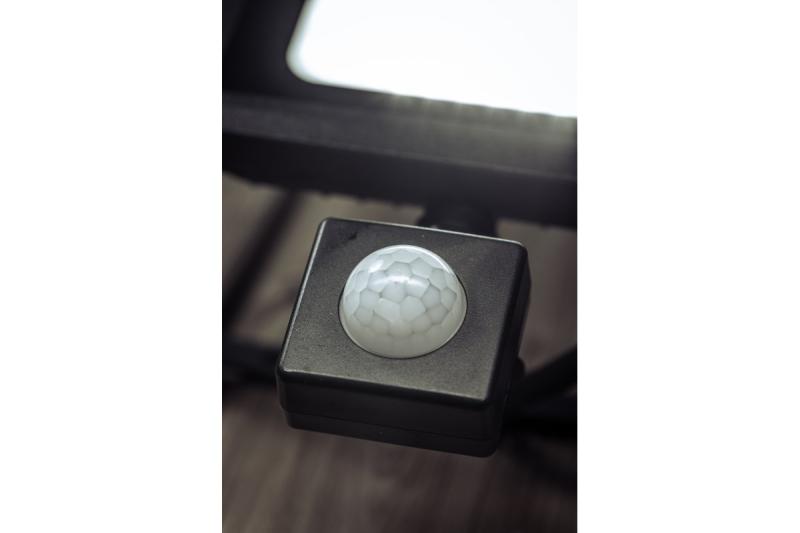 LED-Flutlicht iNEXT mit Bewegungssensor 20 W 1600 lm, PF>0,9, RA>80, IP65, 120°, 6400 K, schwarzes Gehäuse 1208962859