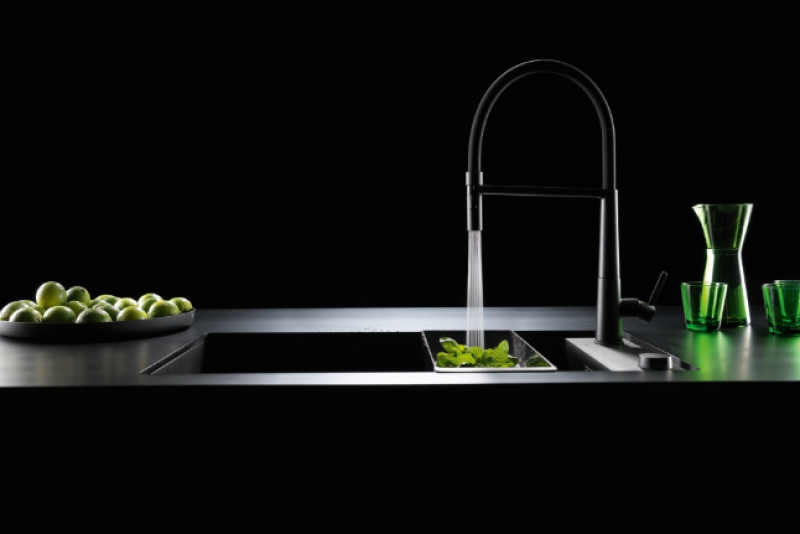 Franke Icon Einhebel-Küchenarmatur mit Flexibler Handbrause, Schwarz 115.0690.598