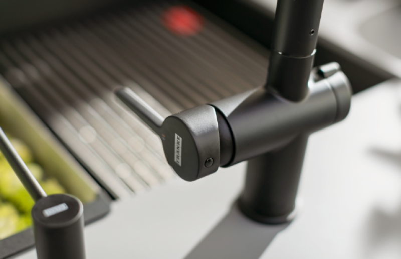 Franke Active Twist Einhebelmischer Schwarz mit Ausziehbarem Auslauf und Integrierter Ablaufsteuerung 115.0669.769