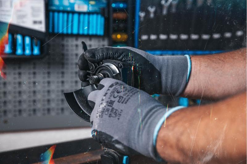 HÖGERT Akku-Winkelschleifer mit Paddle-Schalter, 125MM, 18V - Set (Akku, Ladegerät, Zubehör)