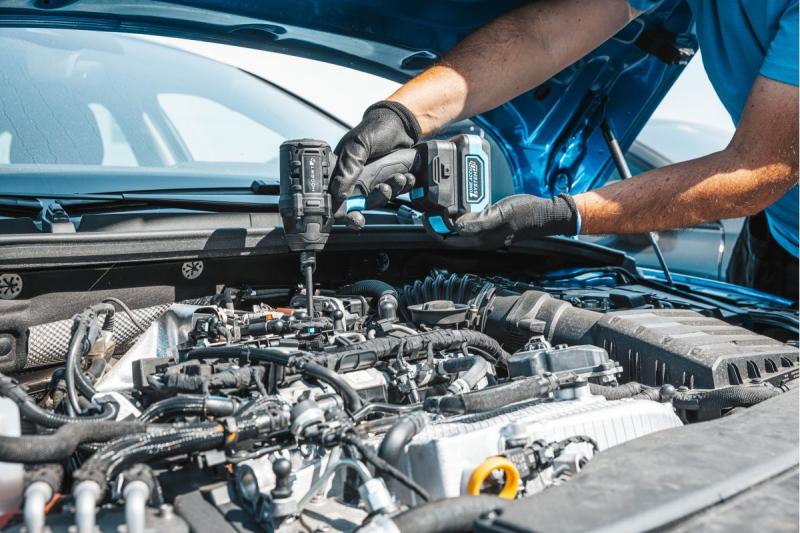 HÖGERT Brushless Akku-Bügeleisen 18V, Set mit Akku, Ladegerät und Zubehör