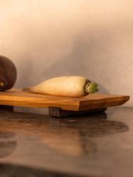 Woodsea Sushi M - Eschenholz Sushibrett mit Walnussholzfüßen 30x17 cm 1208971585