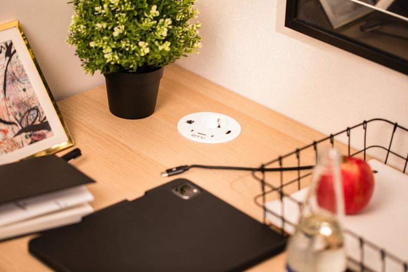 Möbelsteckdose RONDO, 1xSCHUKO, 1xUSB-A, 2xUSB-C, HDMI, RJ45 Kabel 1,5 m, weiß